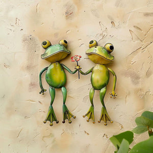 Cute frog couple metal wall art holding flower whimsical garden aluminum wall decor 1