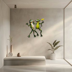 Cute frog couple metal wall art holding flower whimsical garden aluminum wall decor 3